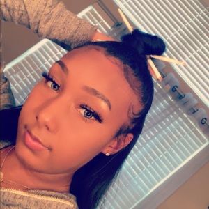 Meet your Posher, Caitlin